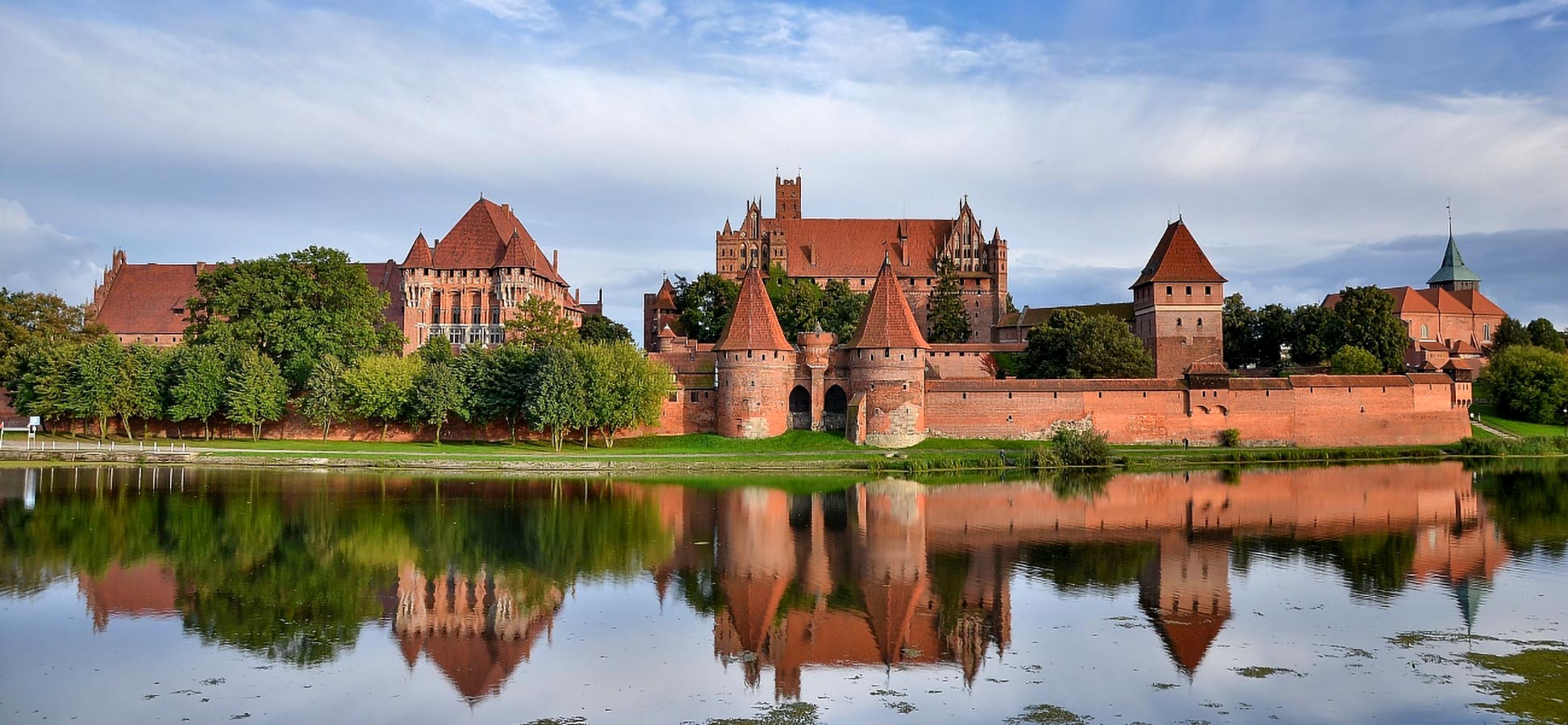 Poland Tour Packages - Book honeymoon ,family,adventure tour packages to Poland |Travel Knits